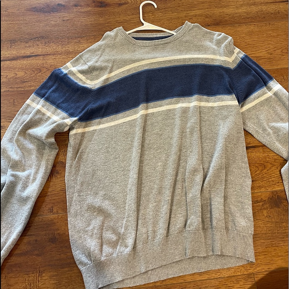 IZOD sweater with blue stripe XL